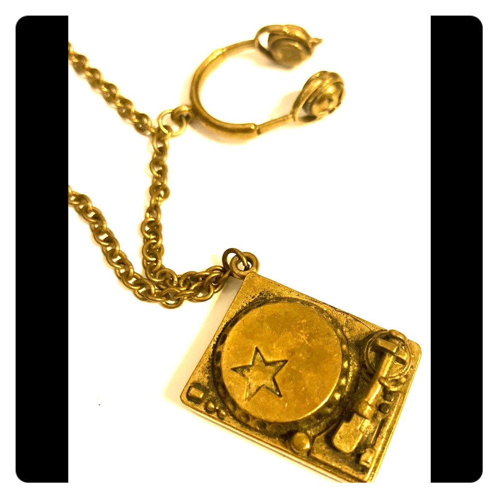 🌵DJ STAR RETRO NECKLACE!